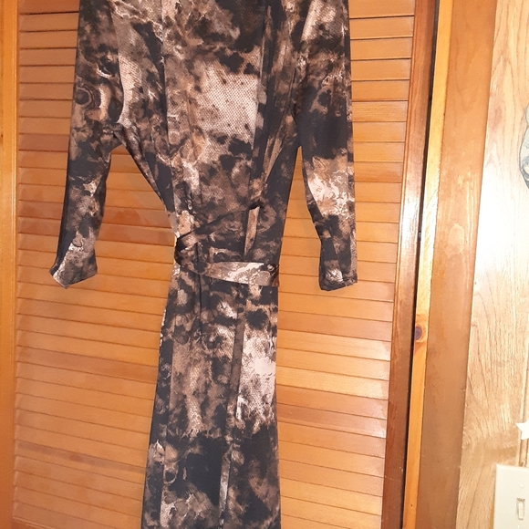 Lularoe Michele 2xl Wrap Dress. Brown and Gold mingled design. - Picture 8 of 10